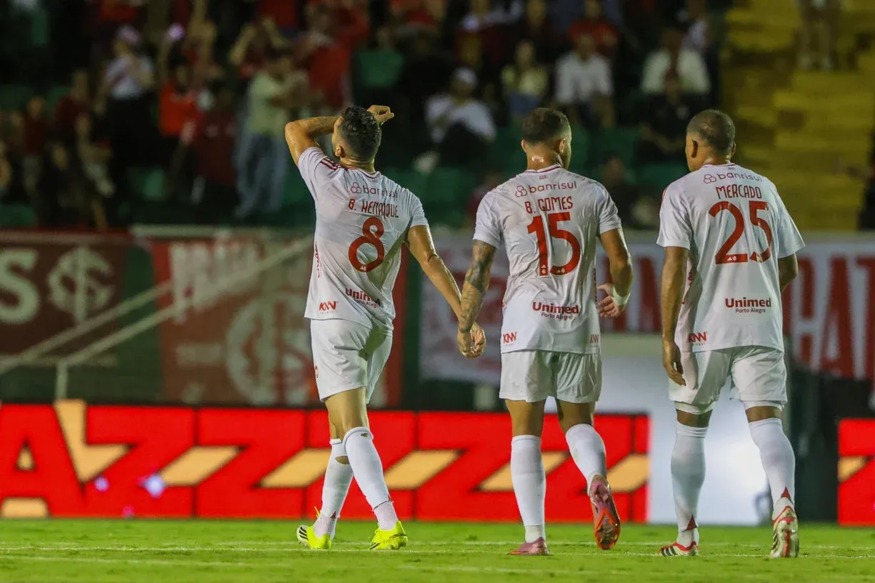 Bruno Henrique comemora um dos gols da vitória no jogo de ida contra o Athletic – Foto: Ricardo Duarte/SCI