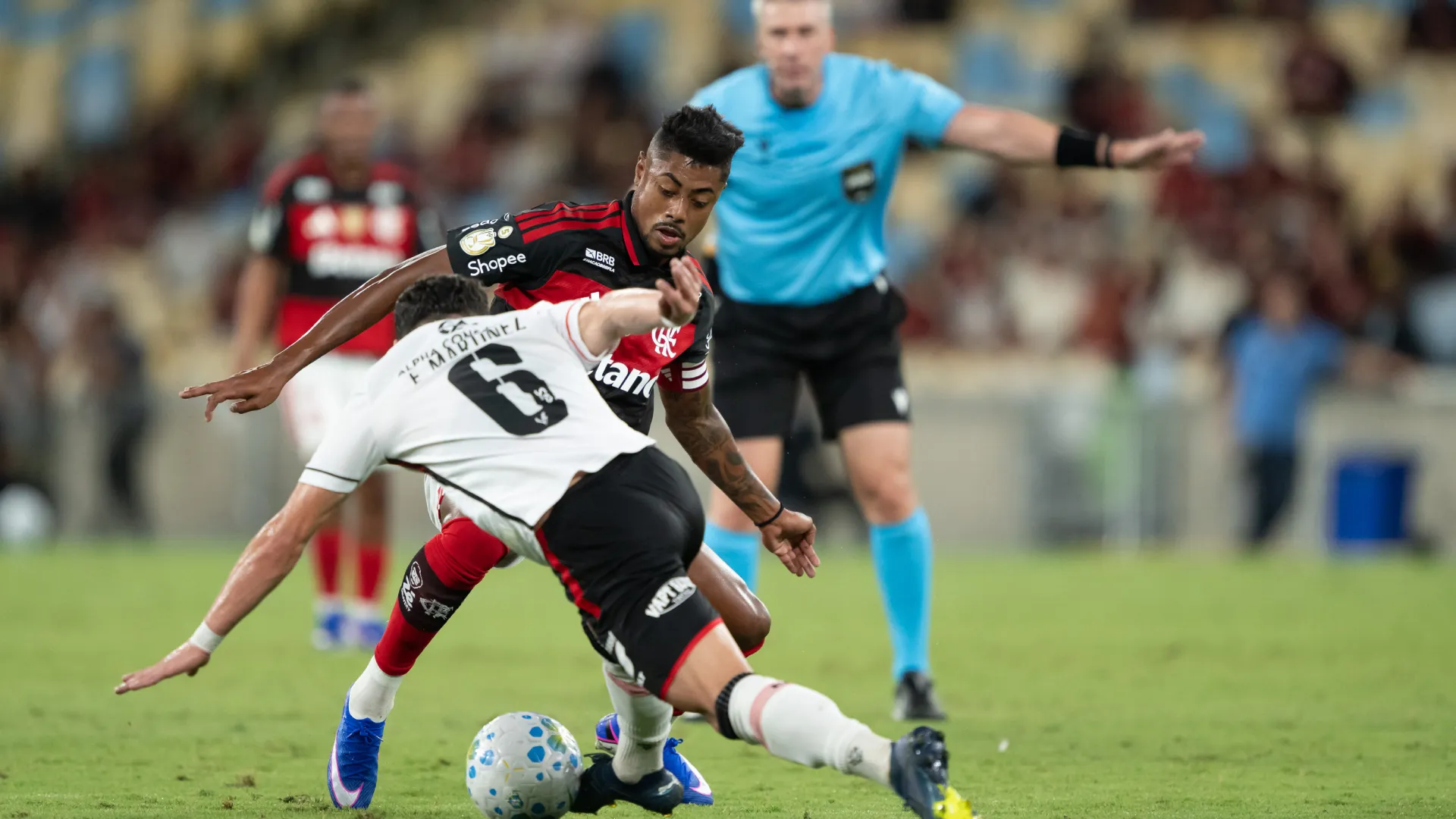 Bruno Henrique em ação pelo Flamengo na Copa do Brasil – Foto: Jorge Rodrigues/AGIF