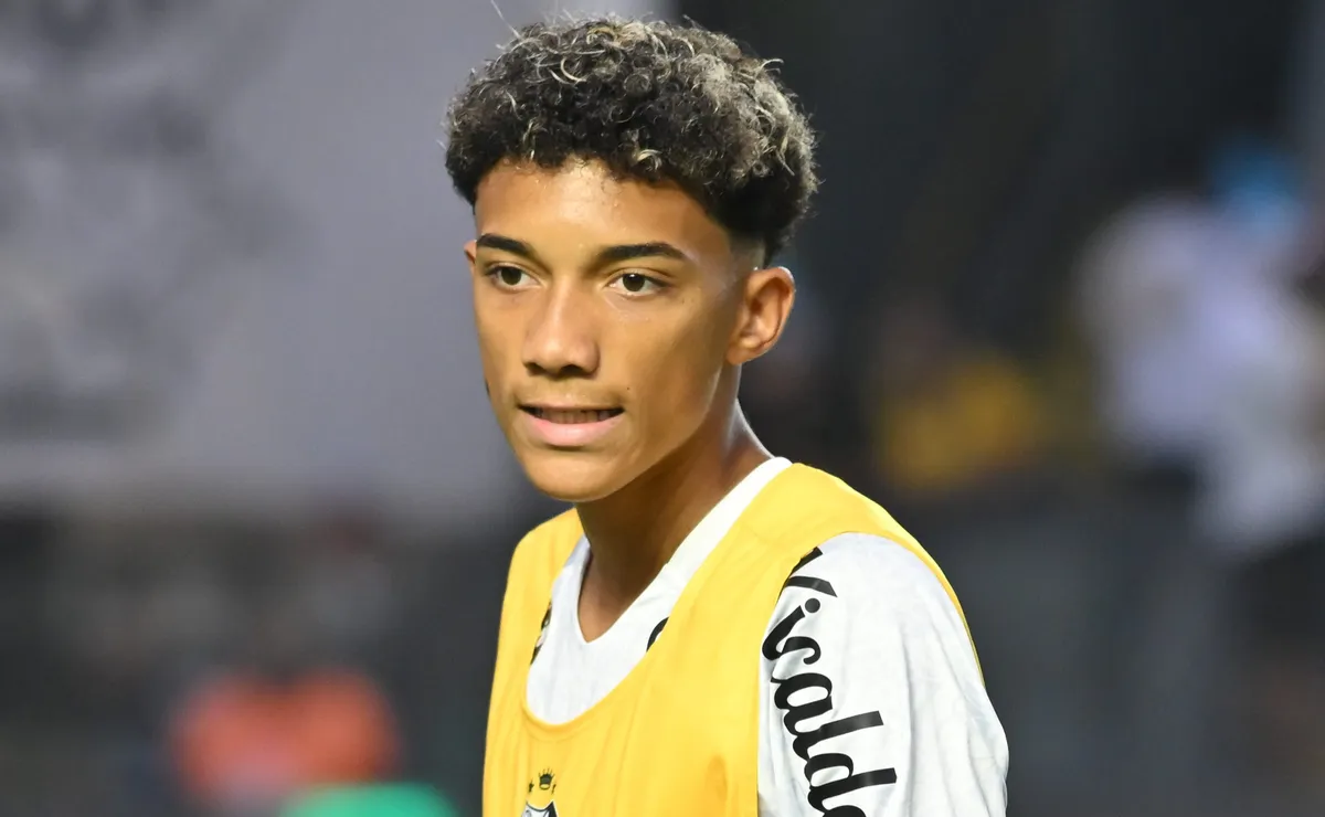 Robinho Jr. desabafa após rumores e afasta saída do Santos: “Sou muito feliz nesse clube”