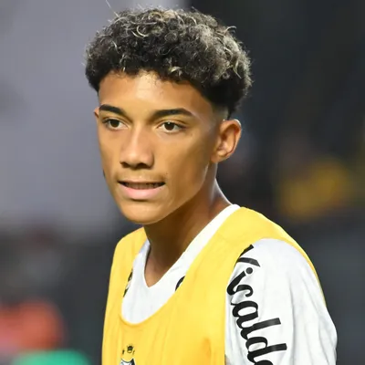 Robinho Jr. desmente que estaria deixando o Santos