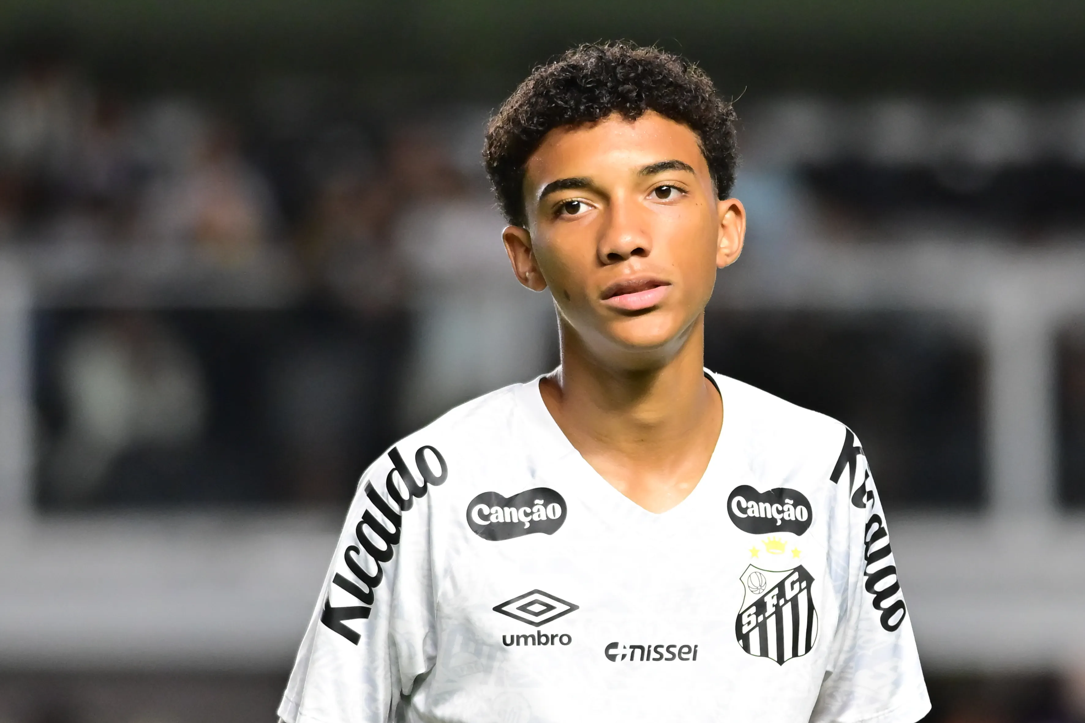 Robinho Jr. renovou recentemente com o Peixe. Foto: Jota Erre/AGIF
