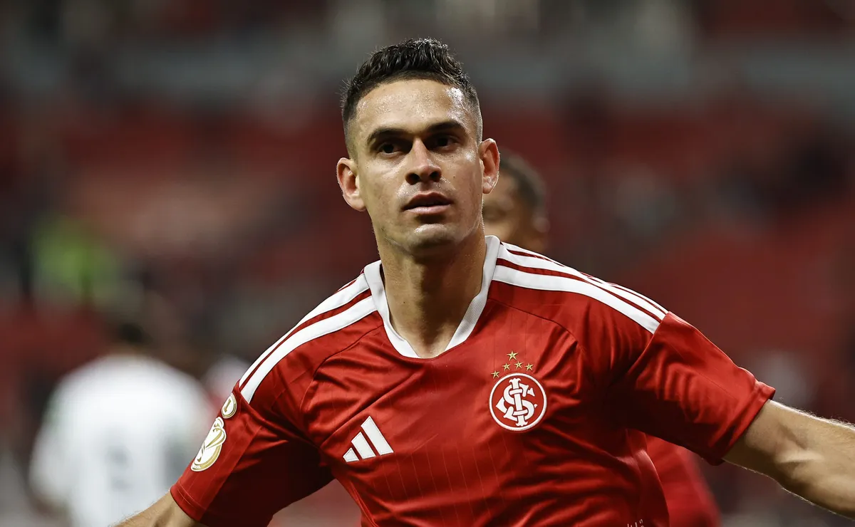 Borré aproveita falha do Athletic e abre o placar para o Internacional, na Copa do Brasil