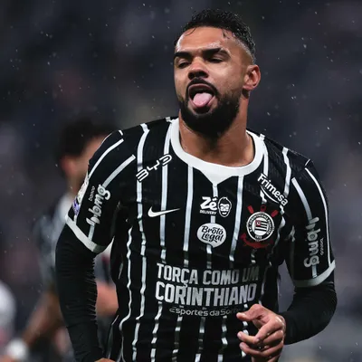 Raniele sobe no ranking de volantes com mais jogos pelo Corinthians