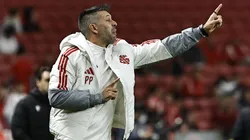 Paulo Pezzolano durante o duelo entre Internacional e Athletic-MG