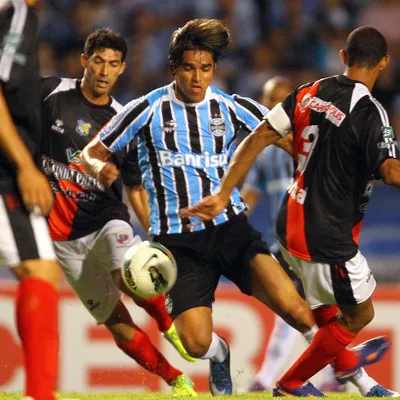 Grêmio busca manter histórico perfeito contra sergipanos