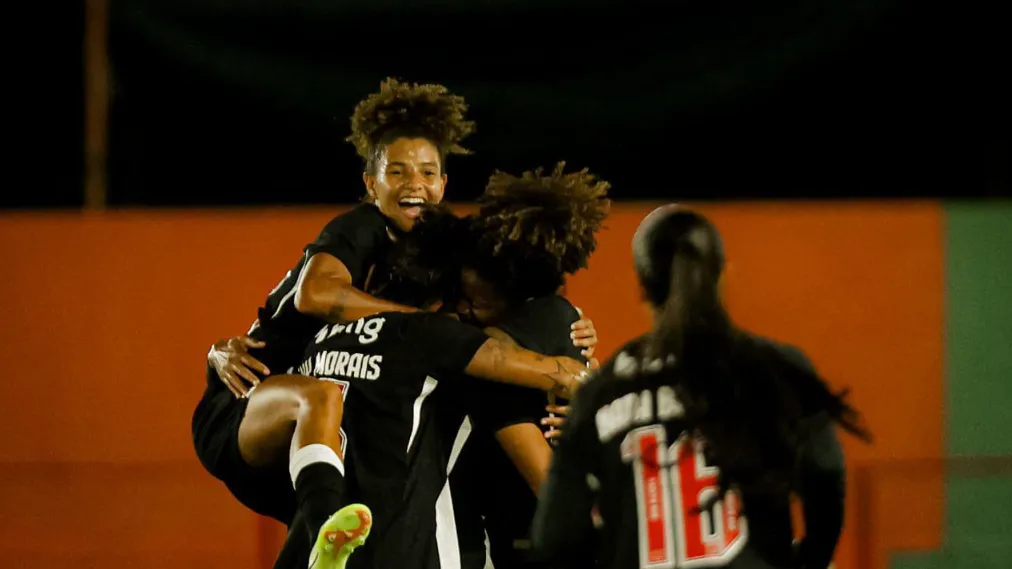Time do Vasco feminino celebra classificação na Copa do Brasil