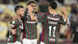 Lucho Acosta comemora com os companheiros o segundo gol do Fluminense