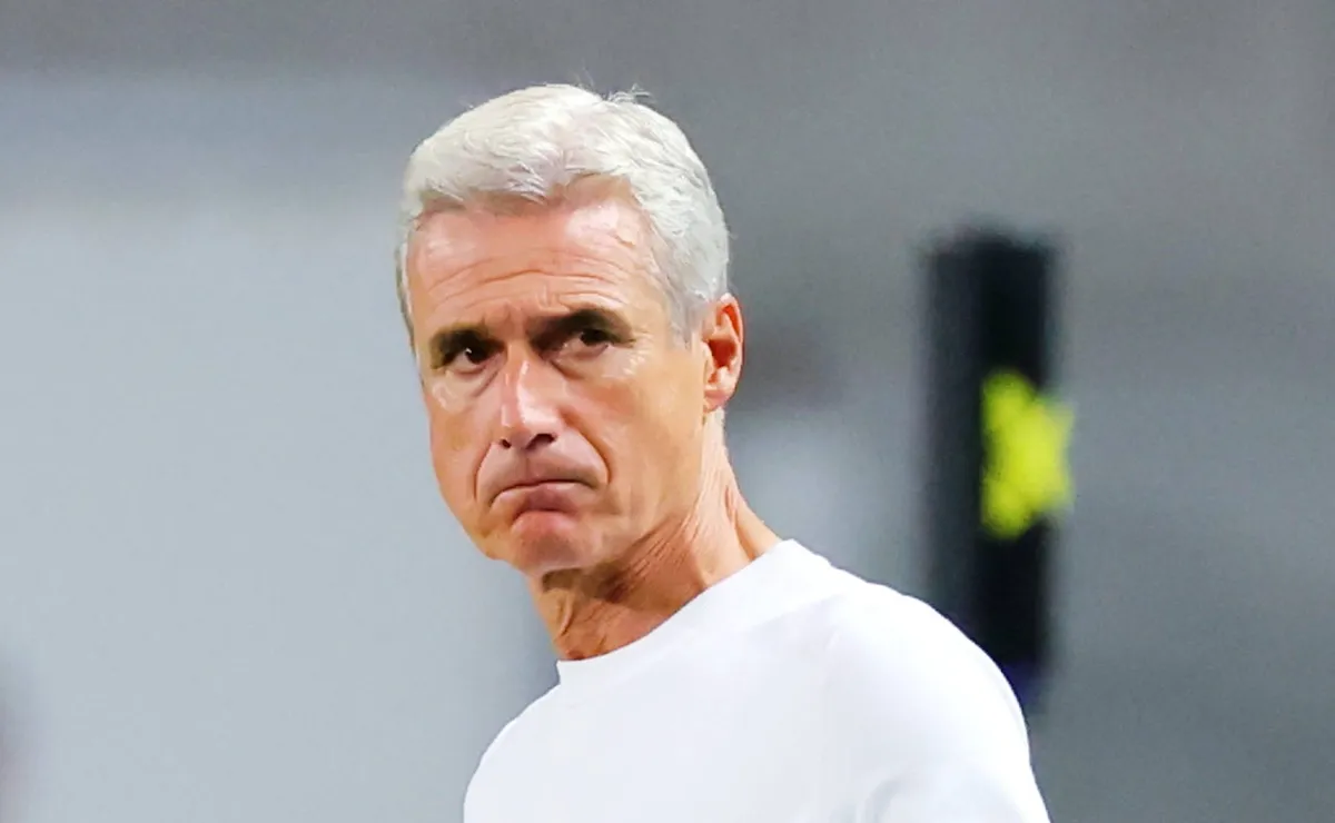 Luís Castro tem novas conversas com jogadores do Grêmio após derrota para o Flamengo