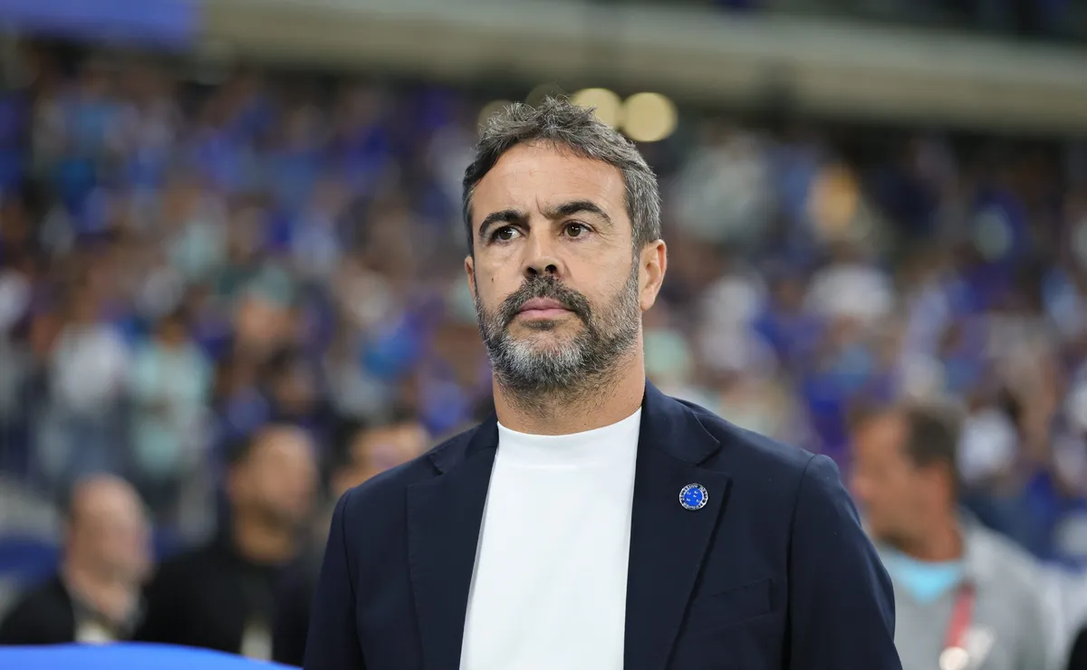 Artur Jorge escala Cruzeiro ofensivo e decisão ajuda na classificação sobre o Goiás