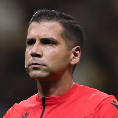 PC Oliveira concorda com pênalti em Cruzeiro x Goiás