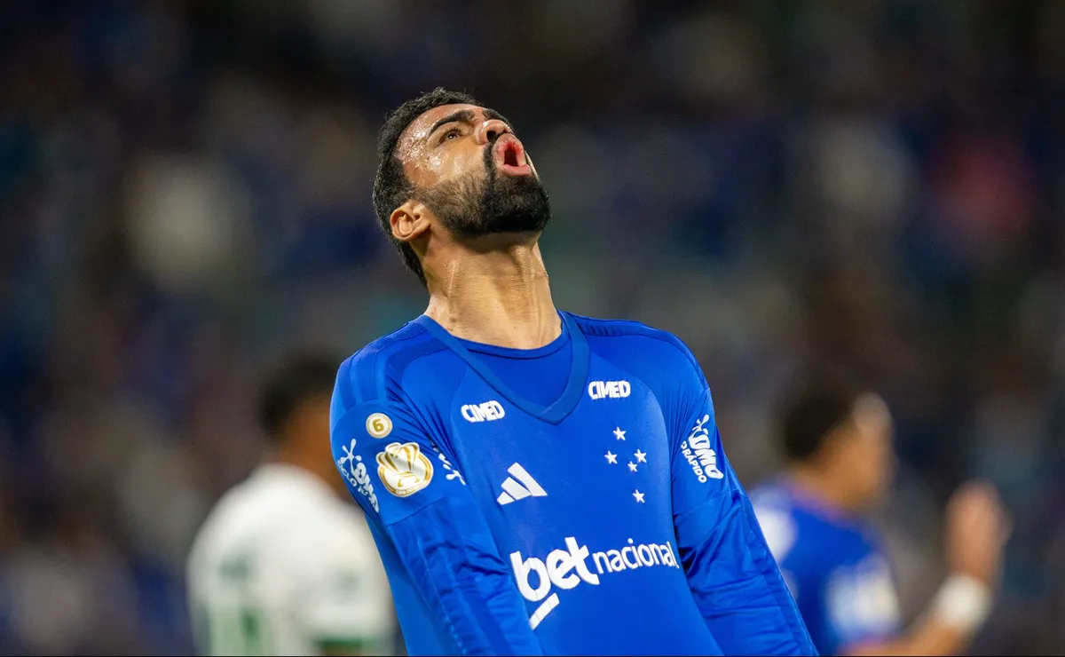 Fabrício Bruno faz corte providencial contra o Goiás e assegura classificação do Cruzeiro na Copa do Brasil