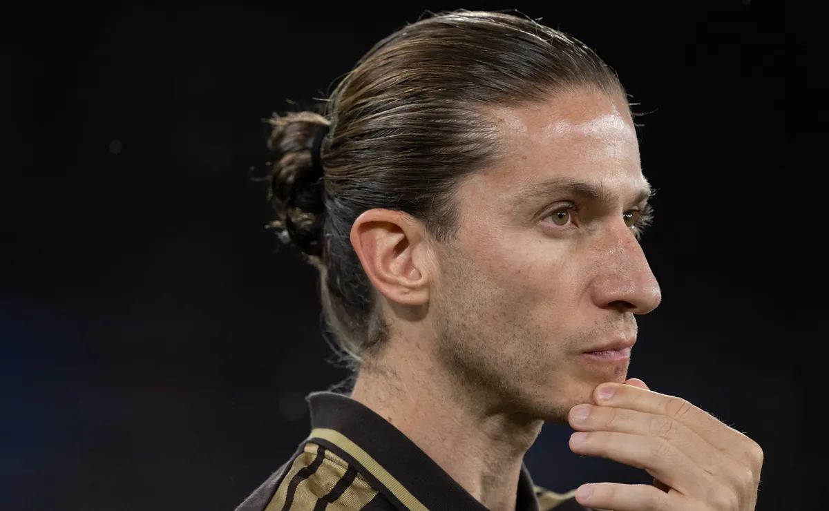 Filipe Luís perde força no Benfica e vira 3ª opção
