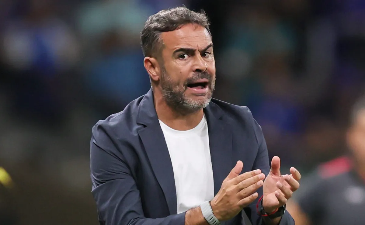 Artur Jorge alerta para falta de eficiência em classificação do Cruzeiro