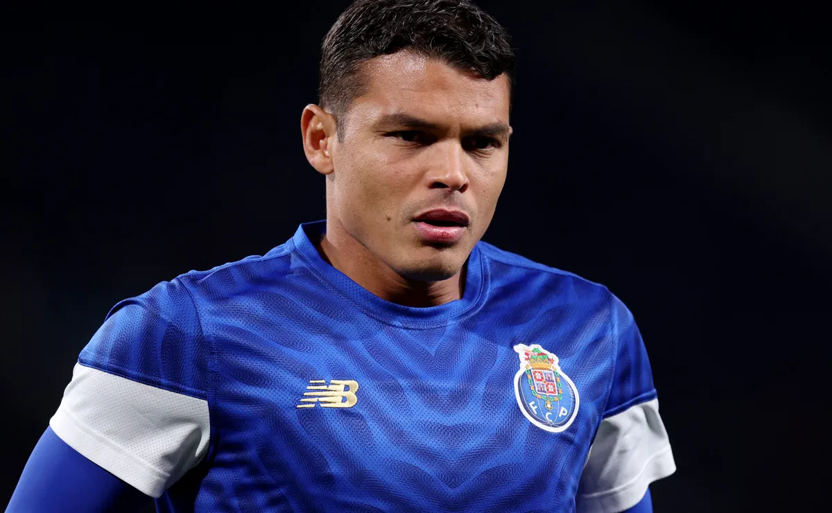 Thiago Silva avalia futuro após título e pode renovar com o Porto