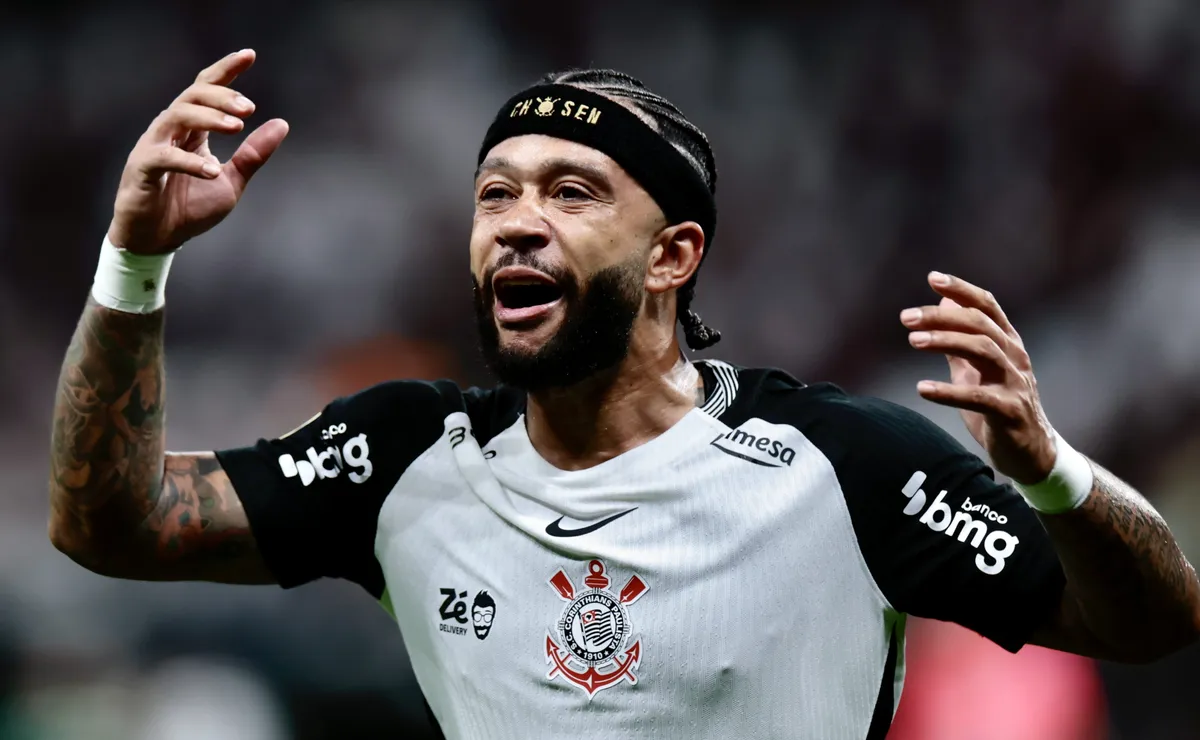 BYD desiste de bancar 50% do salário em renovação de Memphis Depay no Corinthians