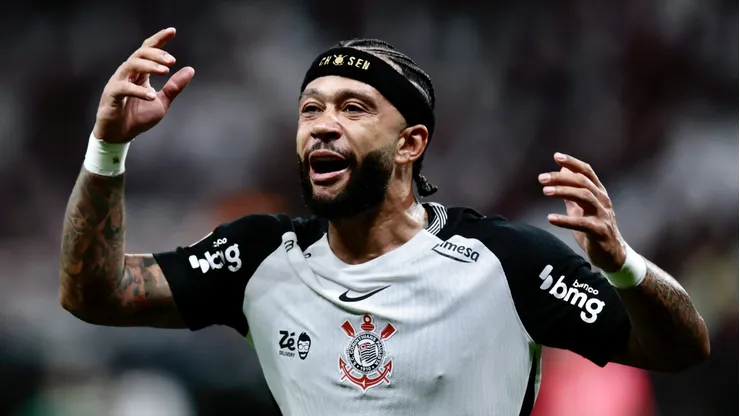 Memphis Depay segue com futuro incerto no Corinthians.