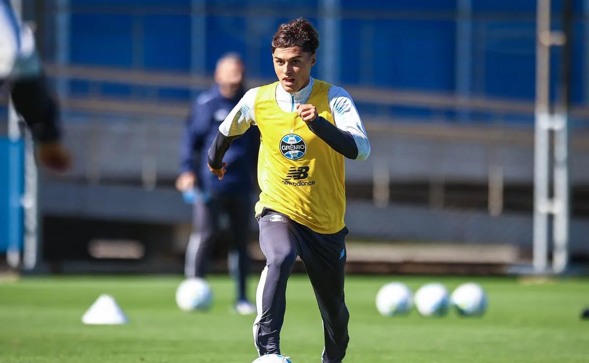 Tiaguinho recebe nova chance entre os titulares em time alternativo do Grêmio contra o Confiança