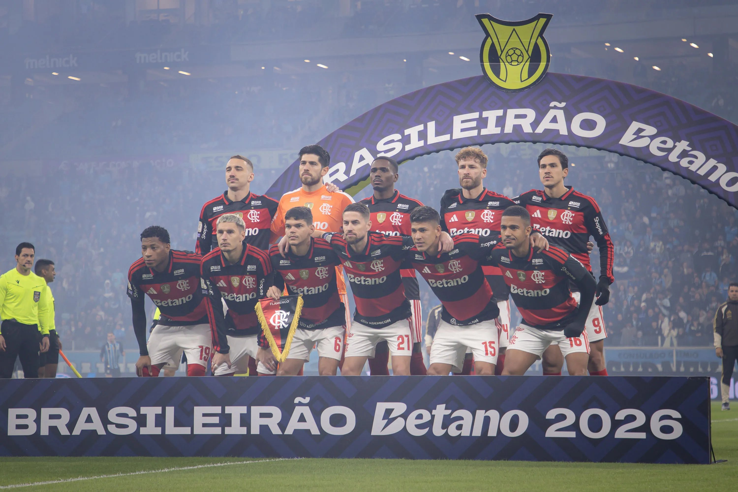RS – PORTO ALEGRE – 10/05/2026 – BRASILEIRO A 2026, GREMIO X FLAMENGO – Jogadores do Flamengo posam para foto antes na partida contra Gremio no estadio Arena do Gremio pelo campeonato Brasileiro A 2026. Foto: Maxi Franzoi/AGIF