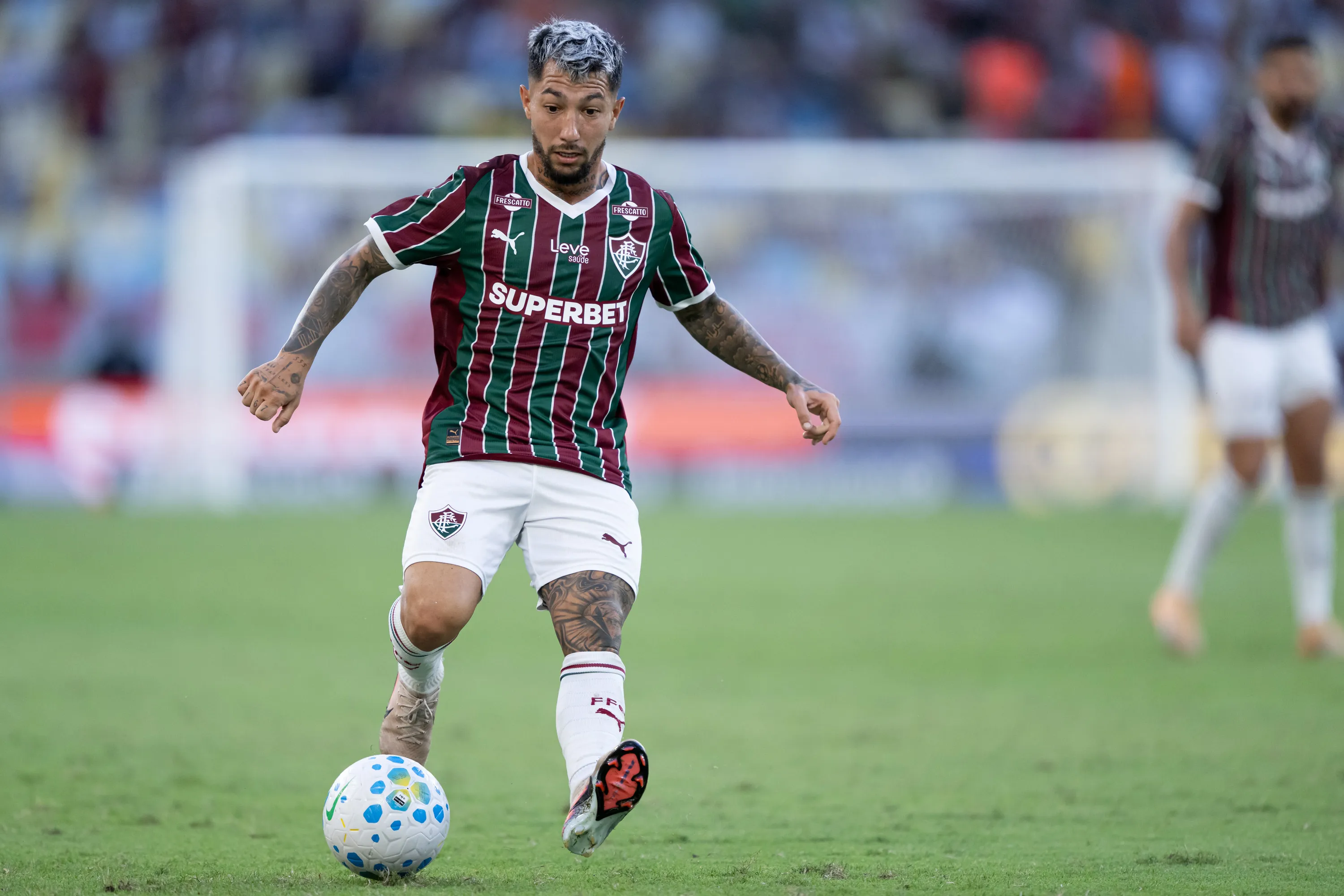 RJ – RIO DE JANEIRO – 15/03/2026 – BRASILEIRO A 2026, FLUMINENSE X ATHLETICO-PR – Lucho Acosta jogador do Fluminense durante partida contra o Athletico-PR no estadio Maracana pelo campeonato Brasileiro A 2026. Foto: Jorge Rodrigues/AGIF