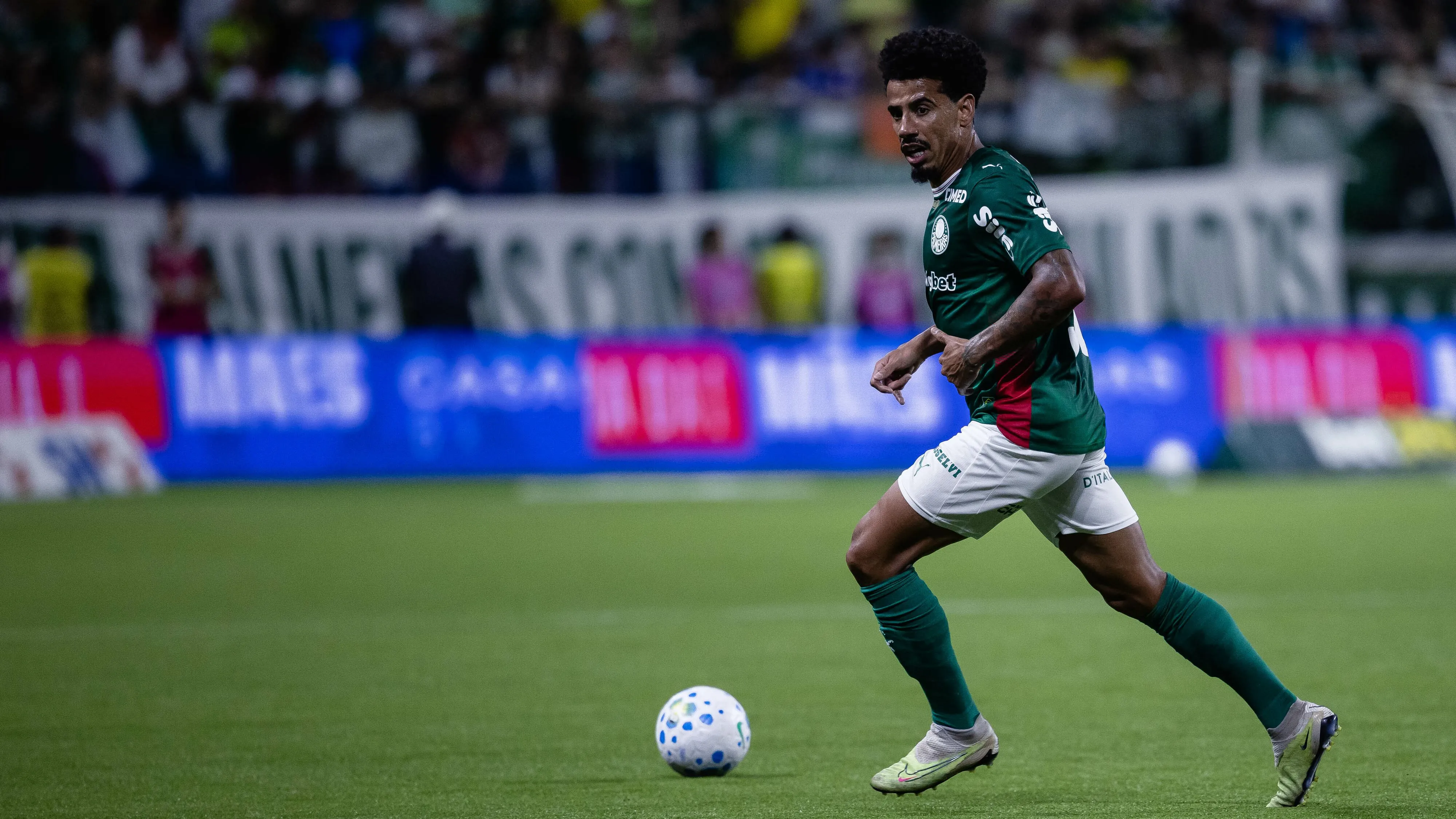 Lucas Evangelista em  ação pelo Verdão – Foto: Ettore Chiereguini/AGIF