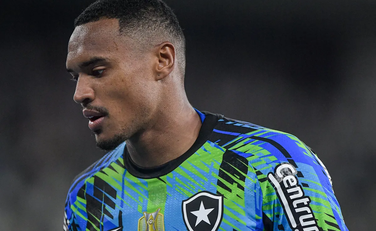 John perde força e Cruzeiro recua por novo goleiro
