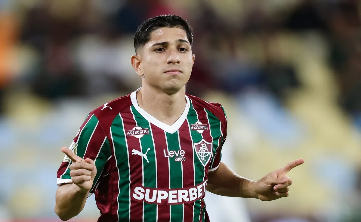 Savarino avalia reencontro com Hulk no Fluminense e deixa ‘recado’ a Zubeldía sobre escalação