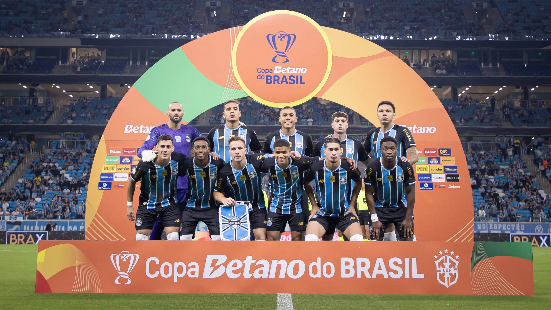 Jogadores do Grêmio antes da partida contra o Confiança – Foto: Maxi Franzoi/AGIF