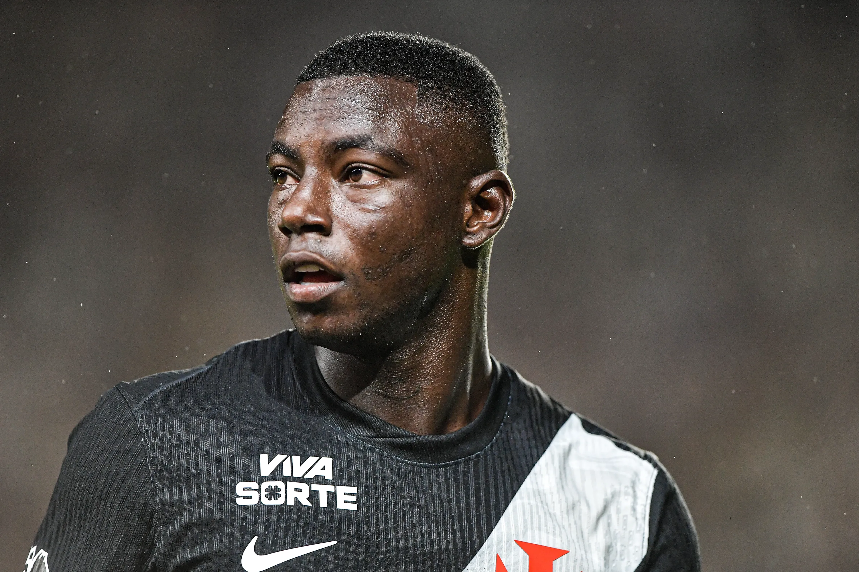 RJ – RIO DE JANEIRO – 05/02/2026 – BRASILEIRO A 2026, VASCO X CHAPECOENSE – Marino Hinestroza jogador do Vasco durante partida contra o Chapecoense no estadio Sao Januario pelo campeonato Brasileiro A 2026. Foto: Thiago Ribeiro/AGIF