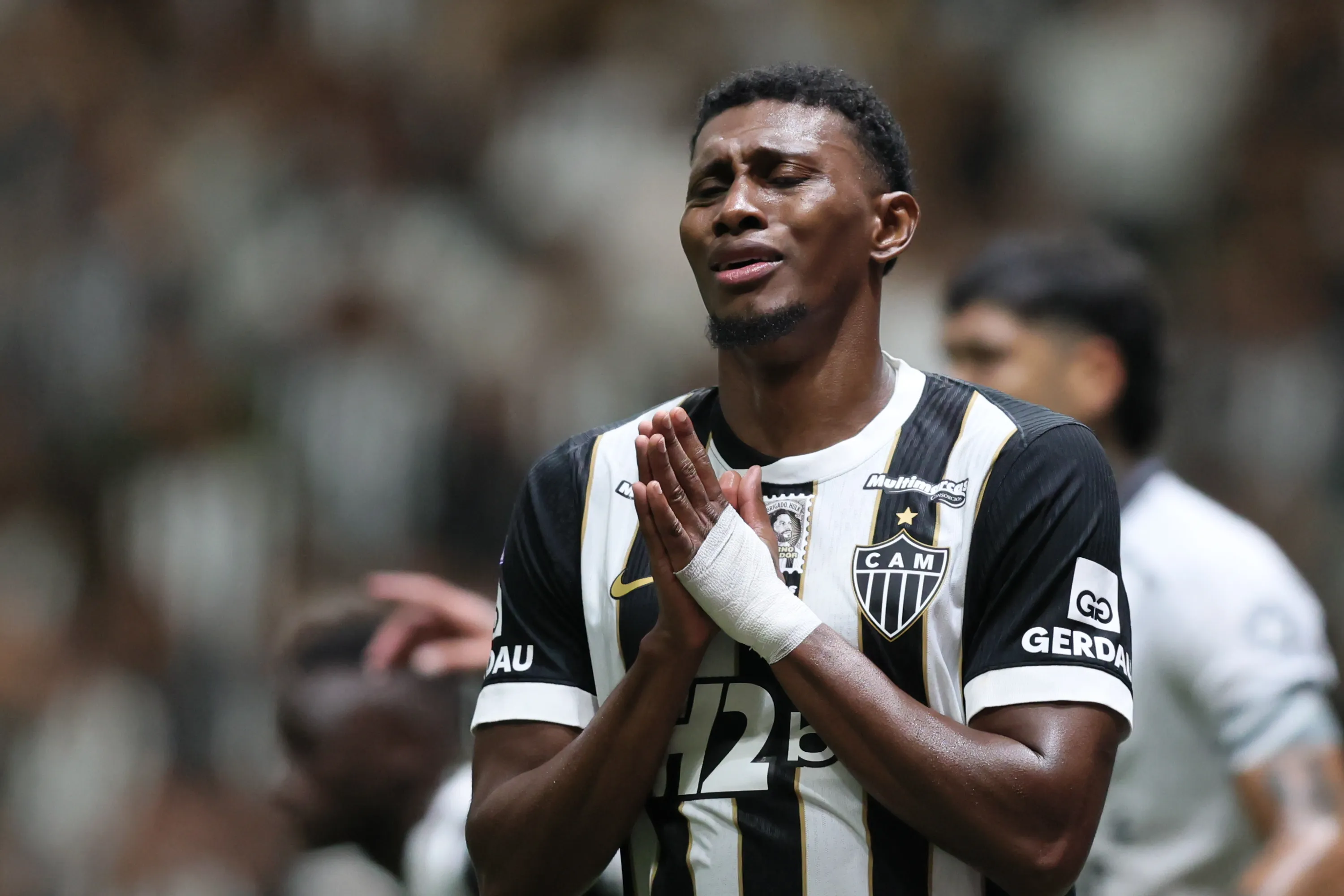 MG – BELO HORIZONTE – 10/05/2026 – BRASILEIRO A 2026, ATLETICO-MG X BOTAFOGO – Cassierra jogador do Atletico-MG lamenta durante partida contra o Botafogo no estadio Arena MRV pelo campeonato Brasileiro A 2026. Foto: Gilson Lobo/AGIF