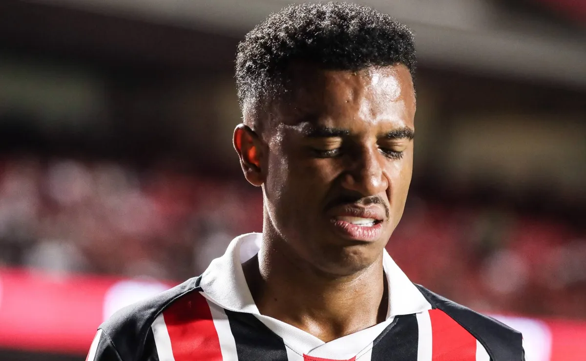 São Paulo autoriza venda de Marcos Antônio ao Flamengo e pede R$ 132 milhões; troca de jogadores é outra opção