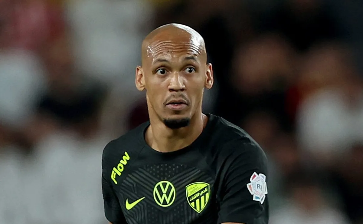 Fabinho enfrenta entrave salarial para fechar com Palmeiras