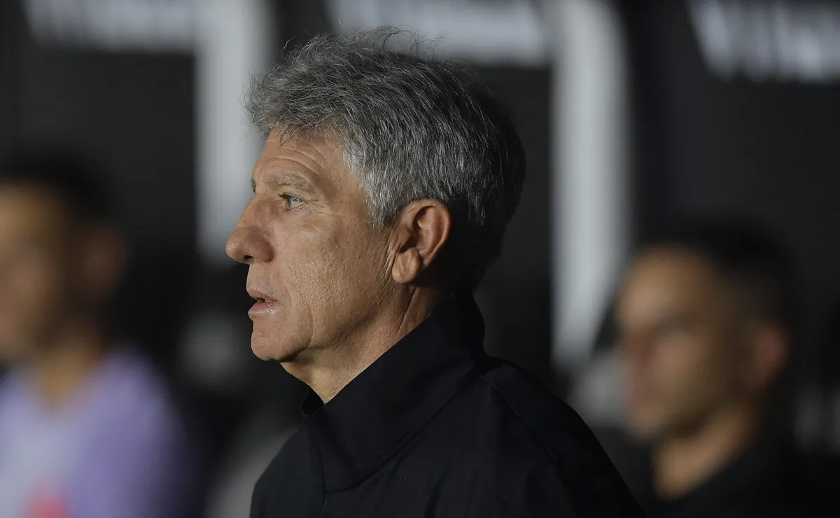 Renato Gaúcho poupa titulares e Vasco elimina Paysandu