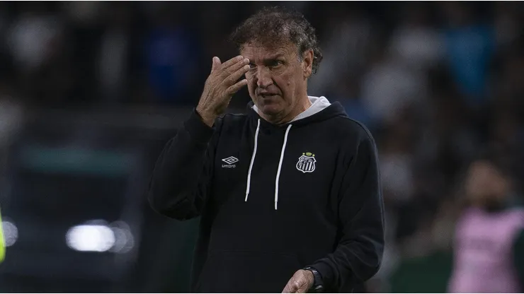 Cuca durante o duelo entre Coritiba e Santos pela Copa do Brasil