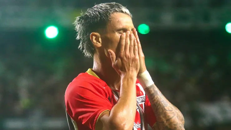 São Paulo sofre eliminação precoce e intensifica crise interna