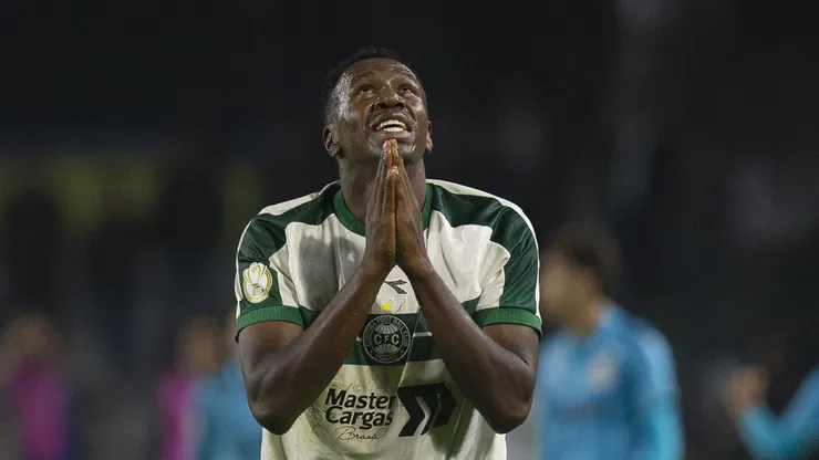 Jacy, zagueiro do Coritiba - Foto: Hedeson Alves/AGIF