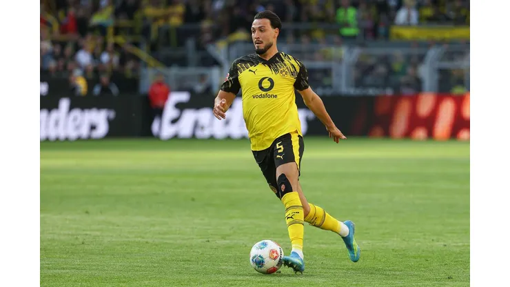 3ECBM57 1. Bundesliga [Bundesliga] - Borussia Dortmund - Freiburg on 26.04.2026 at Signal Iduna Park in Dortmund Ramy Bensebaini (Dortmund 5) on the ball Photo: osnapix / Marcus Hirnschal DFL regulations prohibit any use of photographs as image sequences and/ Copyright: dpa picture alliance archive / Alamy Stock Photo