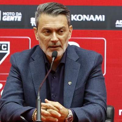 Rui Costa explica demissão de Roger Machado