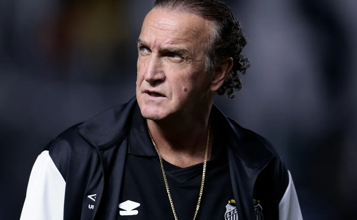 Cuca opina sobre dívidas da diretoria do Santos com os jogadores