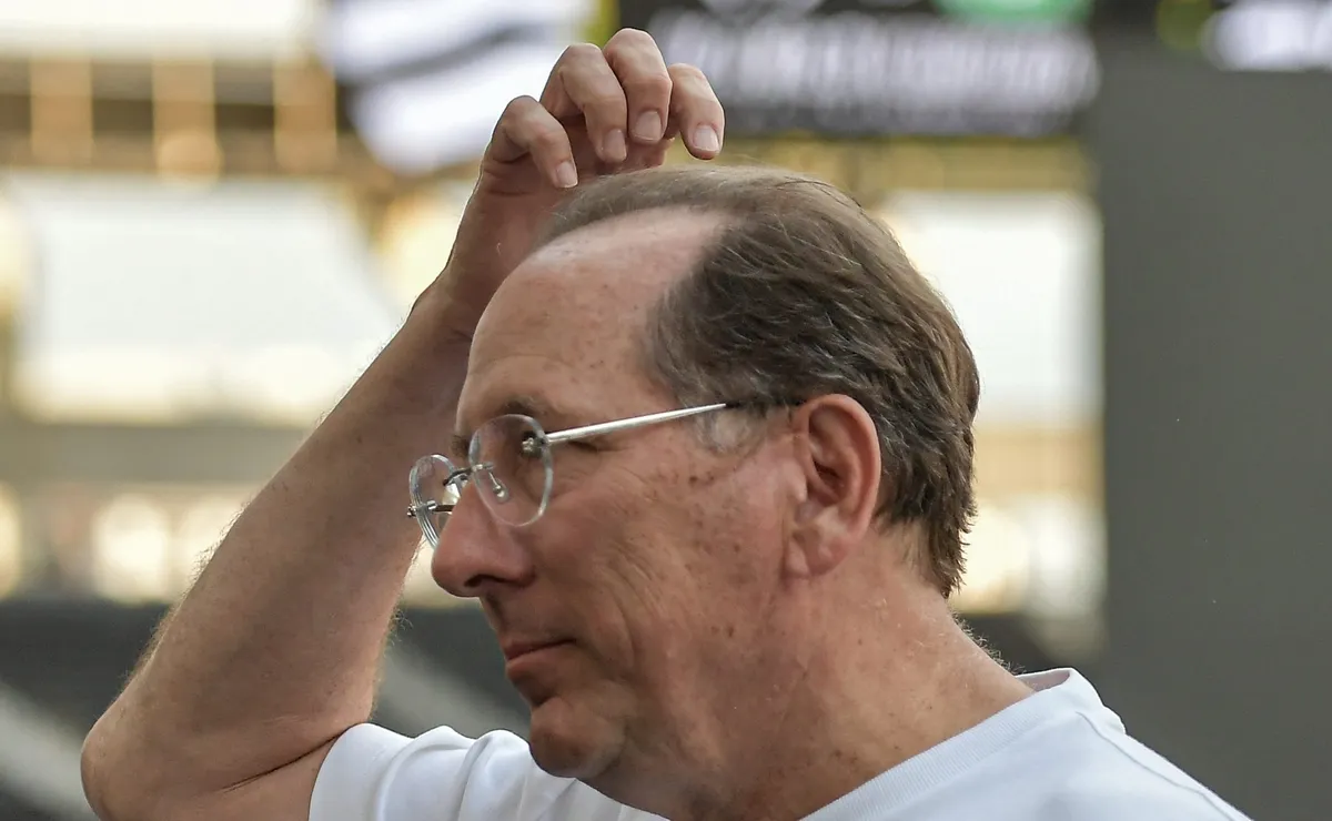 Eagle aciona Justiça para tentar retomar controle da SAF do Botafogo e derrubar Textor