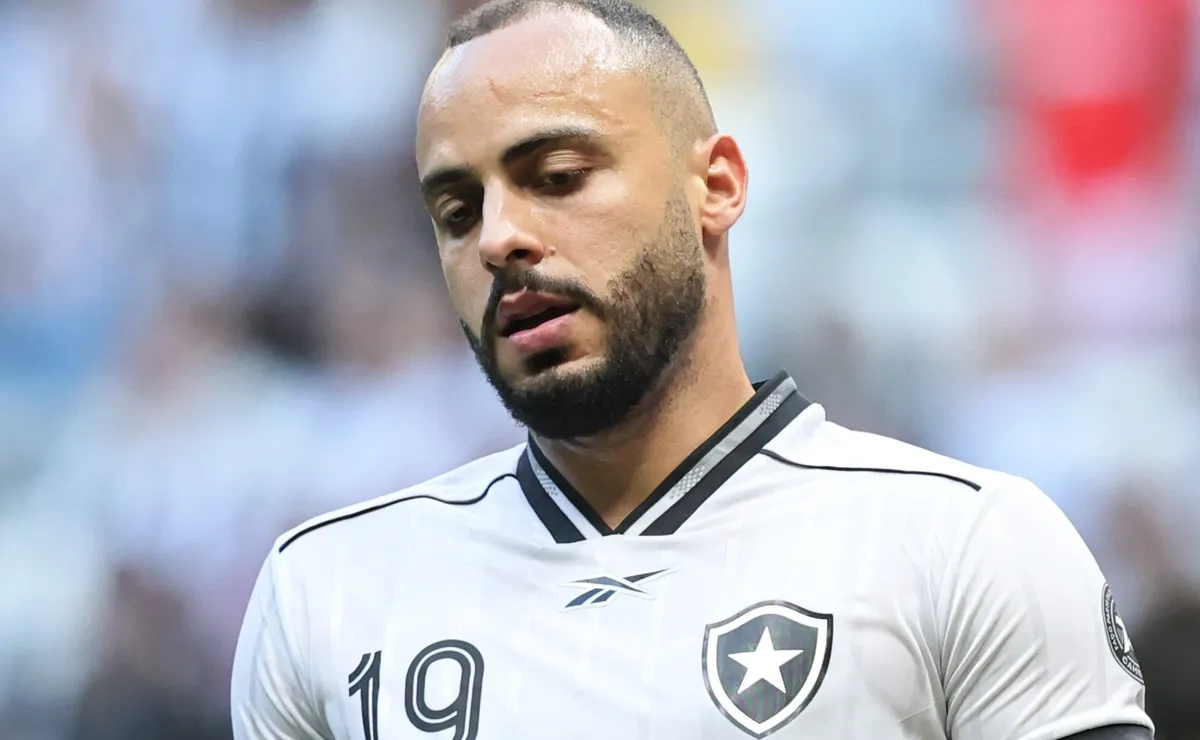 Arthur Cabral projeta jogo difícil contra a Chapecoense na Copa do Brasil