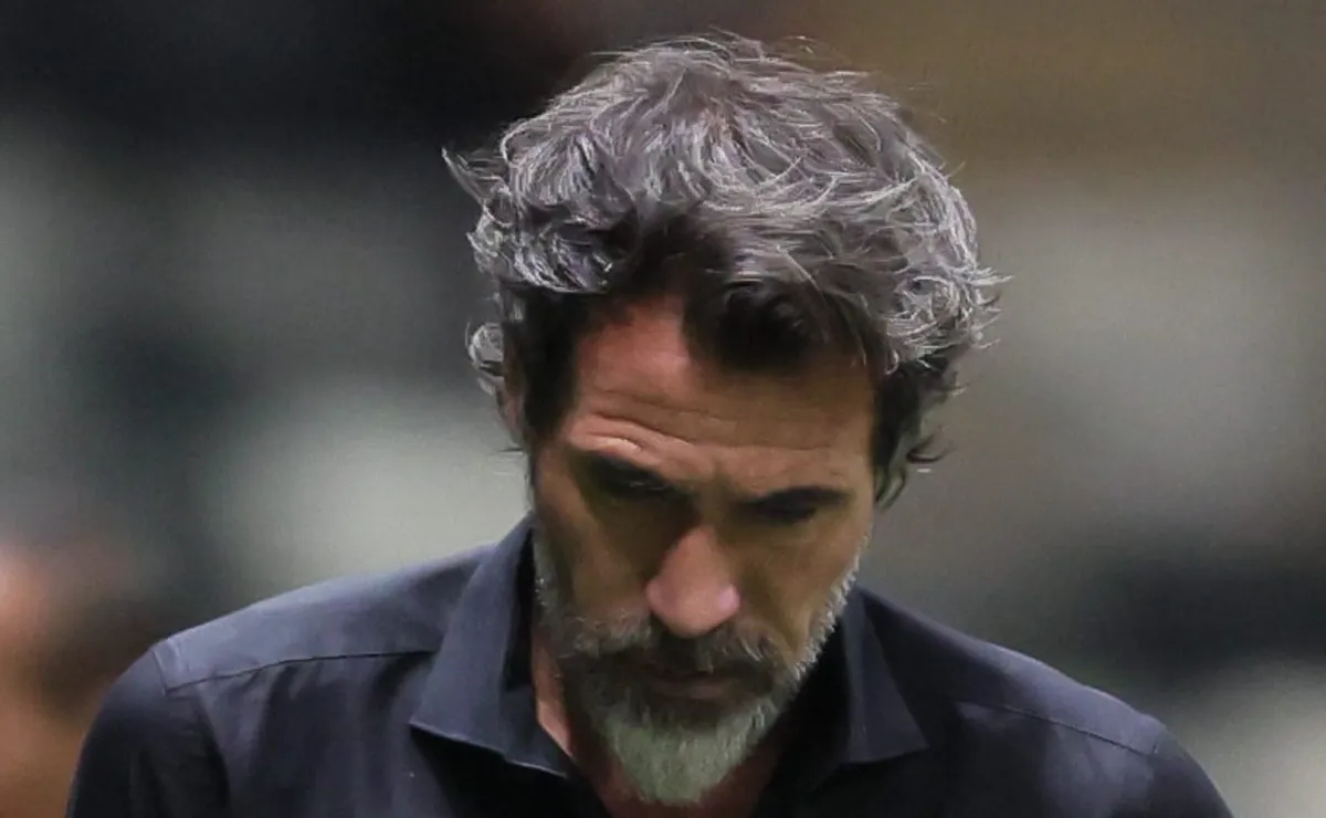 Eduardo Domínguez perdeu o vestiário do Atlético-MG, revela Lucas Tanaka sobre a fase do clube