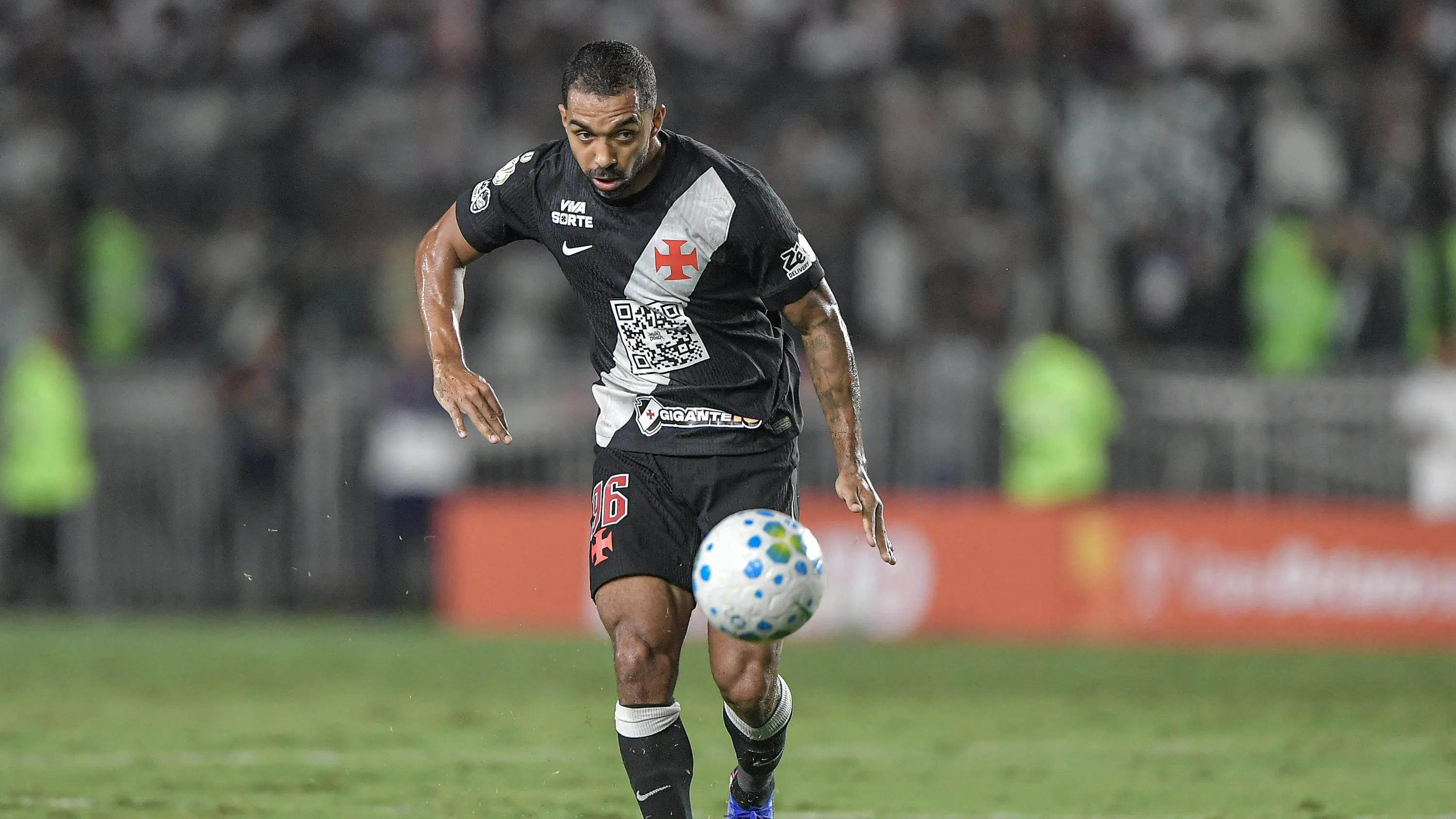 Paulo Henrique j durante partida contra o Paysandu pouco antes de deixar o gramado de maca – 2026. Foto: Thiago Ribeiro/AGIF