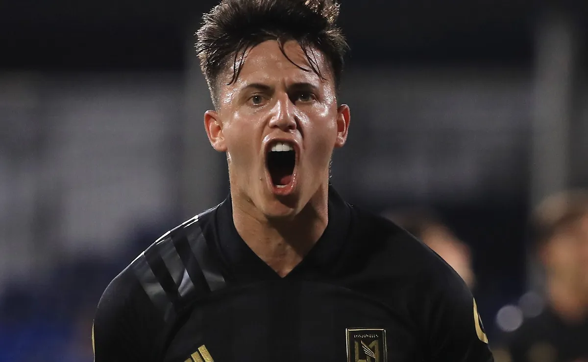 Cruzeiro vai buscar atacante mesmo se negócio por Brian Rodríguez melar