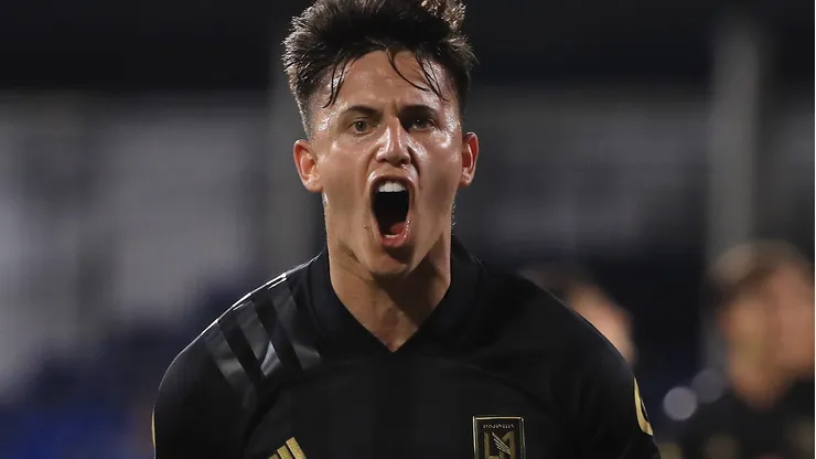 Atacante tem o futuro incerto - Foto: Mike Ehrmann/Getty Images.