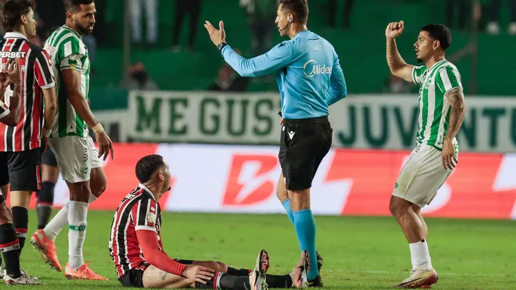 São Paulo amplia distância e lidera eliminações na elite desde 2003 - Foto Luiz ErbesAGIF