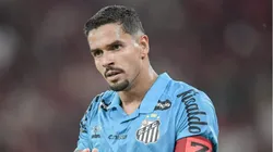 Lucas Veríssimo em ação no Santos FC.