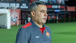 Jair Ventura tecnico do Vitoria durante partida contra o Coritiba no estadio Barradao pelo campeonato Brasileiro A 2026. Foto: Marcio Jose/AGIF