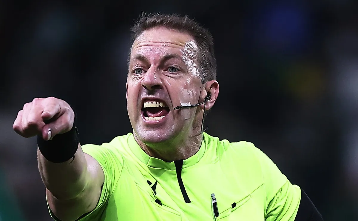 Arbitragem passa ilesa após dois pênaltis em Confiança x Grêmio