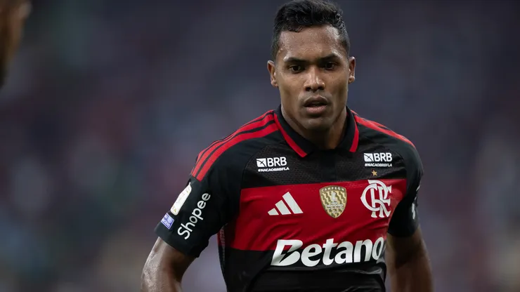 Alex Sandro, jogador do Flamengo, durante partida contra o Vasco no estadio Maracana pelo campeonato Brasileiro A 2026. Foto: Jorge Rodrigues/AGIF