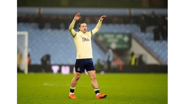 3DGTPF8 Everton's Jack Grealish thanks the home fans after the Premier League match at Villa Park, Birmingham. Picture date: Sunday January 18, 2026. Copyright: PA Images / Alamy Stock Photo